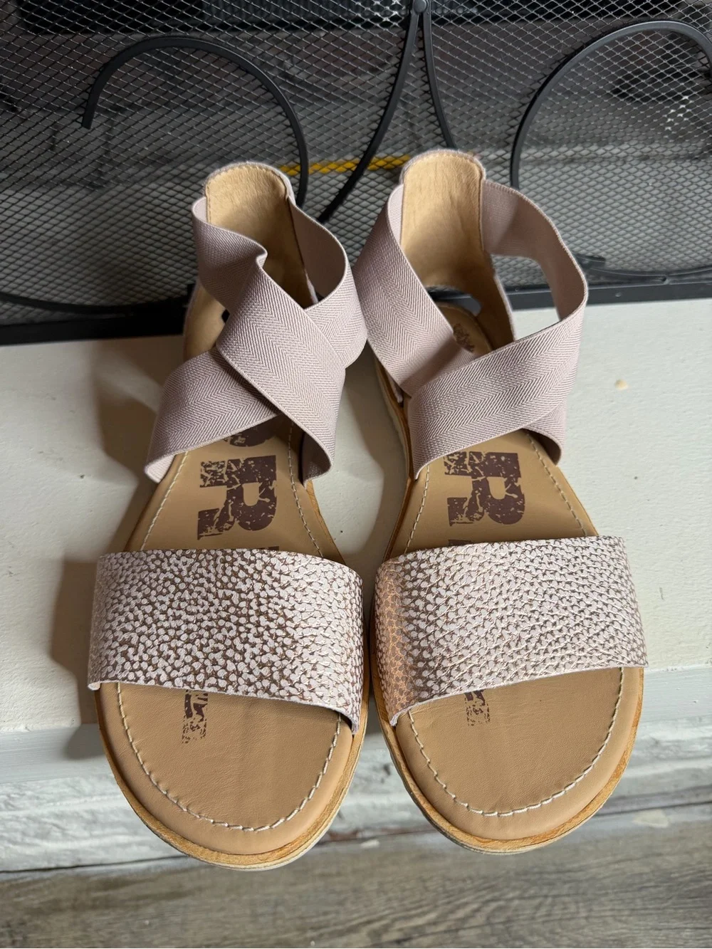 Sorel Ella Sandals Pinkish-Rose Metallic Textured Leather Toe Strap Size 10.5